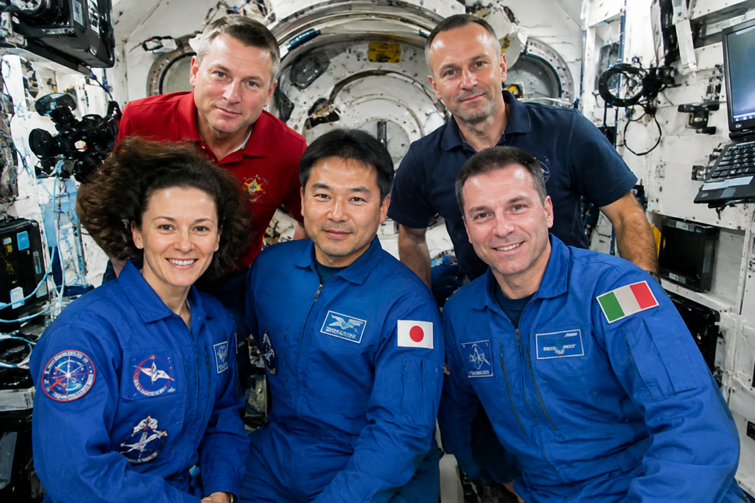 Qui est dans l'ISS aujourd'hui ?